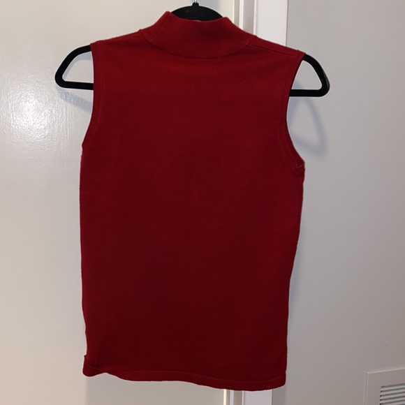 Red sleeveless cardigan - Picture 2 of 3
